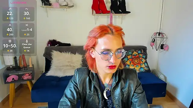 Moon Fox online show from November 1, 2025, 8:33 pm