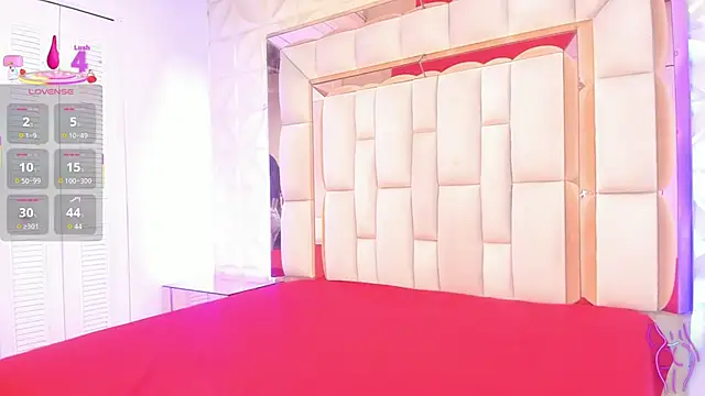 Sarah Adamss online show from November 17, 2025, 12:22 pm