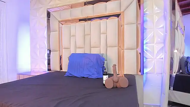 Sarah Adamss online show from November 23, 2025, 12:27 pm