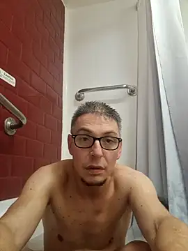 CerveniXXL online show from November 28, 2025, 8:33 pm