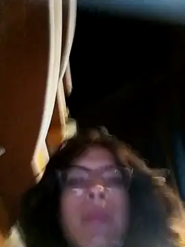 Snapshot of SoftieUwU chatting on October 2, 2025, 5:03 am SoftieUwU online show from October 2, 2025, 5:03 am