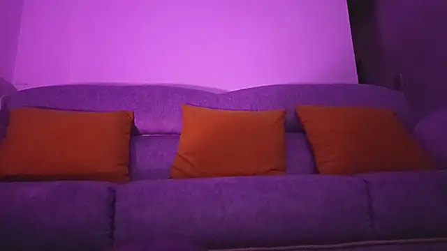 Snapshot of SoftieUwU chatting on November 14, 2025, 1:37 am SoftieUwU online show from November 14, 2025, 1:37 am