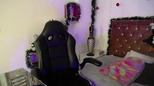 valeriamontex online show from December 2, 2025, 6:36 pm