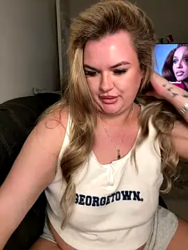 Snapshot of MrsBlazeXX chatting on October 16, 2025, 11:39 pm MrsBlazeXX online show from October 16, 2025, 11:39 pm