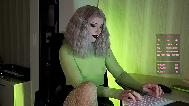 violet-siren-x online show from November 5, 2025, 9:26 pm