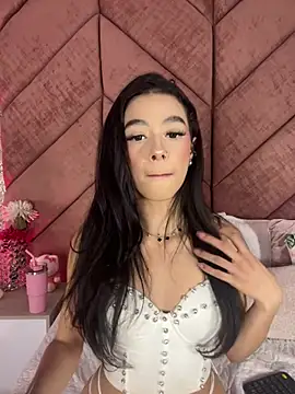 Snapshot of ChloeRosses chatting on February 9, 2026, 4:49 am ChloeRosses online show from February 9, 2026, 4:49 am