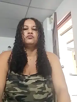 Snapshot of MEYBELLATINA chatting on February 6, 2026, 10:35 pm MEYBELLATINA online show from February 6, 2026, 10:35 pm