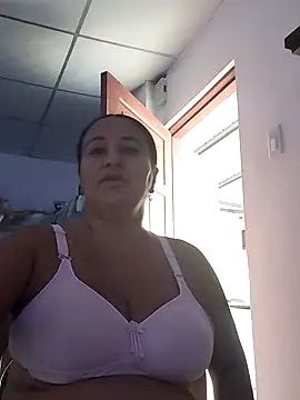 Snapshot of MEYBELLATINA chatting on May 14, 2026, 9:54 pm MEYBELLATINA online show from May 14, 2026, 9:54 pm