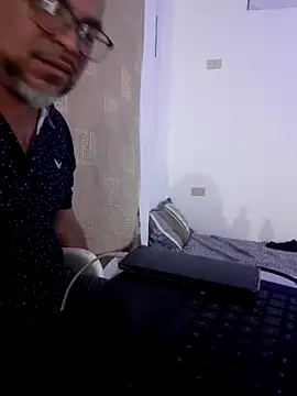 ANTHONYHOTT69 online show from November 7, 2025, 10:43 pm