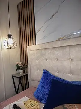 Honey noir online show from February 13, 2026, 6:37 pm