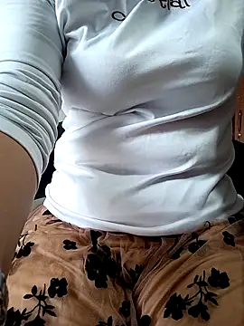 TiffinyLaz online show from November 4, 2025, 2:54 am