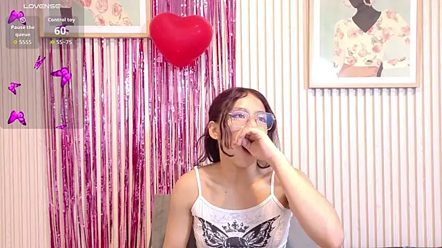 Snapshot of Abrilmirren chatting on February 10, 2026, 11:03 am Abrilmirren online show from February 10, 2026, 11:03 am