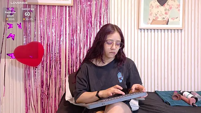 Snapshot of Abrilmirren chatting on February 19, 2026, 11:06 am Abrilmirren online show from February 19, 2026, 11:06 am