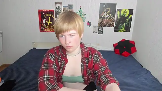 Cattie w  online show from April 16, 2026, 1:17 am