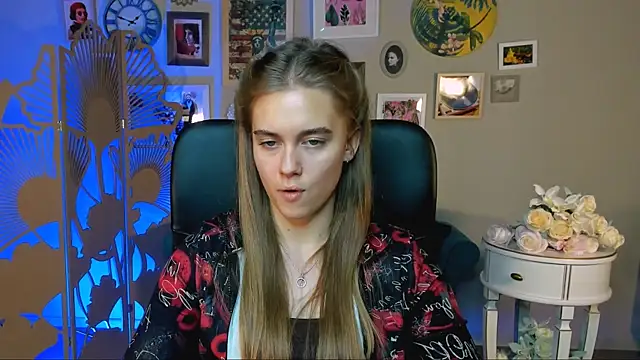 JuneWoods online show from November 25, 2025, 5:18 am