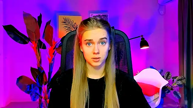 JuneWoods online show from December 1, 2025, 6:18 am