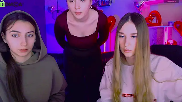 Snapshot of leslie_bird chatting on February 26, 2026, 9:52 am leslie bird online show from February 26, 2026, 9:52 am