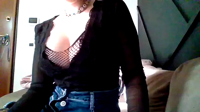 Snapshot of sexycolf chatting on October 24, 2025, 8:22 am sexycolf online show from October 24, 2025, 8:22 am