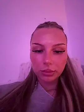 blondeeee online show from May 14, 2026, 3:30 pm