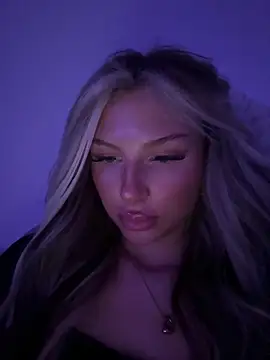 blondeeee online show from May 17, 2026, 5:31 pm