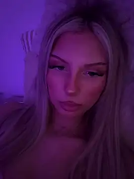 blondeeee online show from July 20, 2026, 3:47 pm