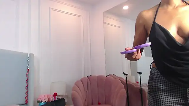 ChantalGarner online show from November 26, 2025, 1:01 pm