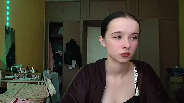 Emilia Light online show from April 1, 2026, 2:14 pm