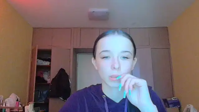 Emilia Light online show from April 25, 2026, 8:06 am