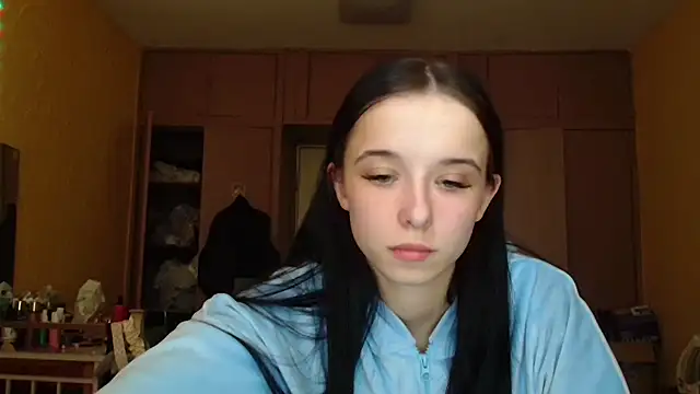 Emilia Light online show from April 28, 2026, 12:32 pm