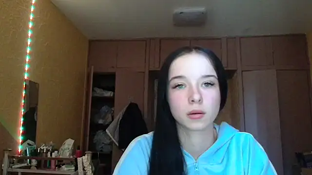 Emilia Light online show from April 29, 2026, 8:07 am