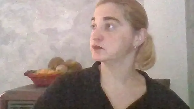 Snapshot of GoldenAngelMilf chatting on February 5, 2026, 12:32 pm GoldenAngelMilf online show from February 5, 2026, 12:32 pm