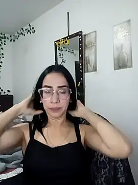 Snapshot of YaraDuartee chatting on January 17, 2026, 11:41 pm YaraDuartee online show from January 17, 2026, 11:41 pm