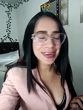 Snapshot of YaraDuartee chatting on February 3, 2026, 12:53 am YaraDuartee online show from February 3, 2026, 12:53 am