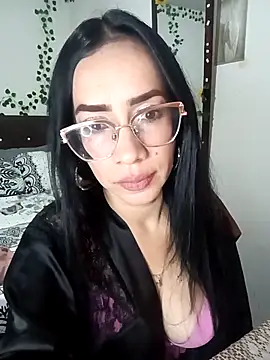 Snapshot of YaraDuartee chatting on February 14, 2026, 1:46 am YaraDuartee online show from February 14, 2026, 1:46 am