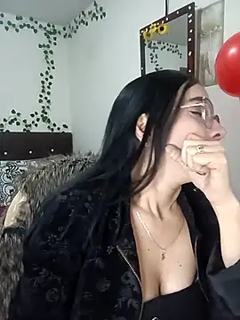 Snapshot of YaraDuartee chatting on February 17, 2026, 12:40 am YaraDuartee online show from February 17, 2026, 12:40 am