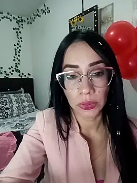 Snapshot of YaraDuartee chatting on February 18, 2026, 2:51 am YaraDuartee online show from February 18, 2026, 2:51 am