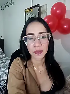 Snapshot of YaraDuartee chatting on February 20, 2026, 1:13 am YaraDuartee online show from February 20, 2026, 1:13 am