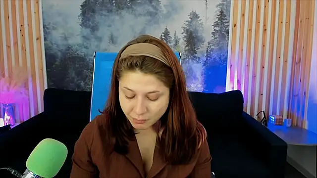 Snapshot of FameyBlum chatting on October 5, 2025, 8:12 am FameyBlum online show from October 5, 2025, 8:12 am