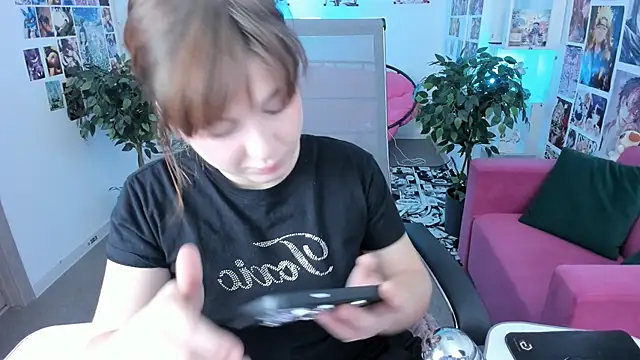 Snapshot of FameyBlum chatting on October 15, 2025, 8:25 am FameyBlum online show from October 15, 2025, 8:25 am