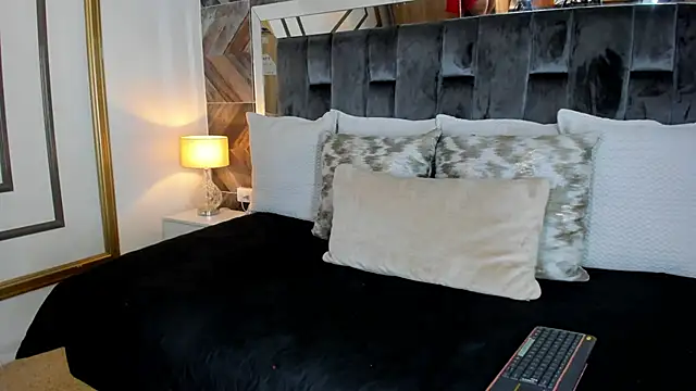 NaylaGrey online show from October 4, 2025, 11:41 am