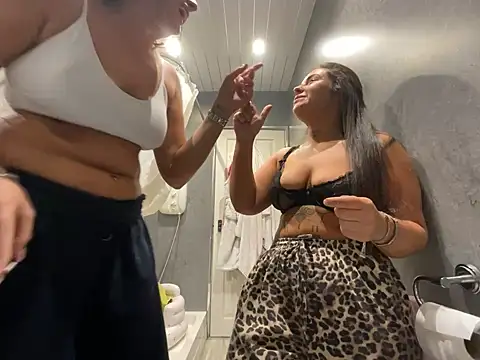 Snapshot of Playfulvixen25 chatting on February 28, 2026, 12:33 am Playfulvixen25 online show from February 28, 2026, 12:33 am