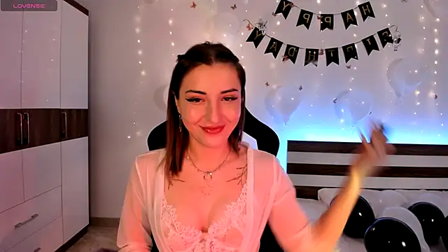 Snapshot of AmyVilvet_ chatting on October 28, 2025, 5:15 pm AmyVilvet online show from October 28, 2025, 5:15 pm