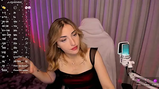 Snapshot of AmyVilvet_ chatting on February 14, 2026, 11:12 pm AmyVilvet online show from February 14, 2026, 11:12 pm