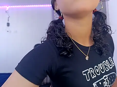 Ivonnybonn online show from September 26, 2025, 3:05 pm