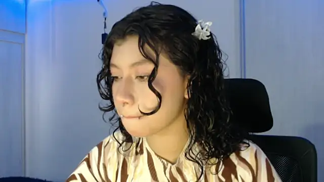 Ivonnybonn online show from October 22, 2025, 1:44 pm