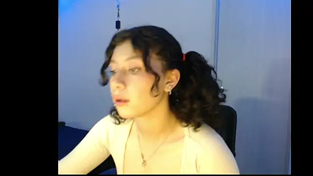 Ivonnybonn online show from October 26, 2025, 4:40 am