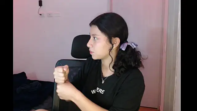 Ivonnybonn online show from November 14, 2025, 10:36 am