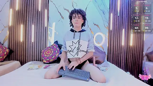 NoahVidall online show from October 4, 2025, 5:27 am