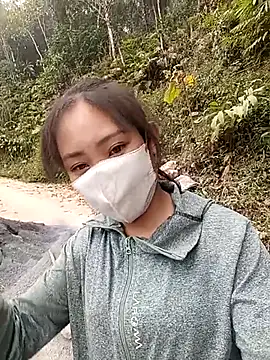 Snapshot of bree-zz chatting on December 18, 2025, 4:18 am bree-zz online show from December 18, 2025, 4:18 am