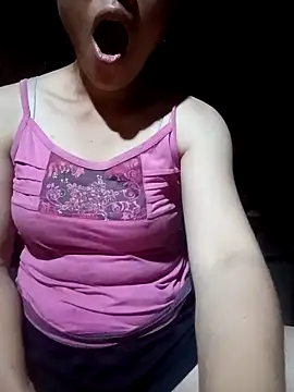 bree-zz online show from May 6, 2026, 9:42 pm